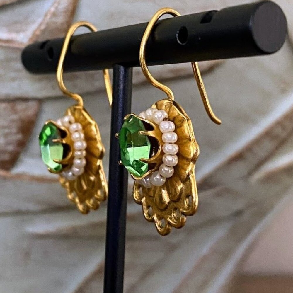Vintage Green Crystal Gold Tone Tiny Pearl Earrings - Picture 2 of 4